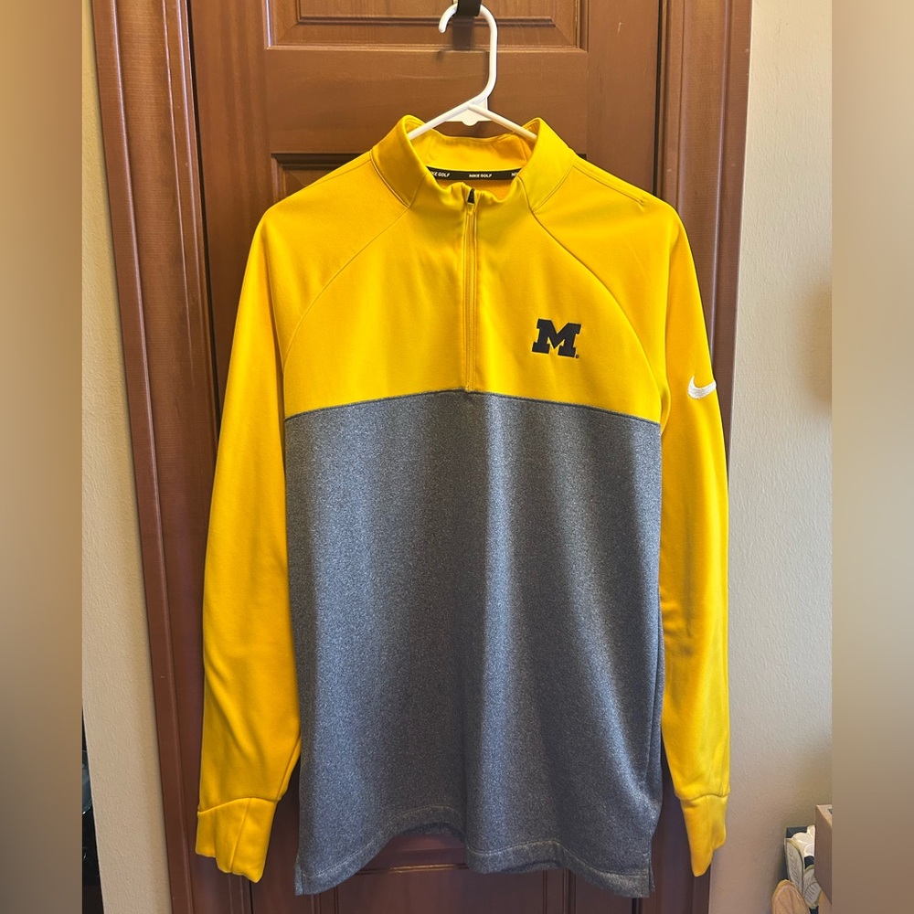 U of M Nike Golf Yellow/ Gray 1/4 Zip Pullover Size M-Excellent Condition